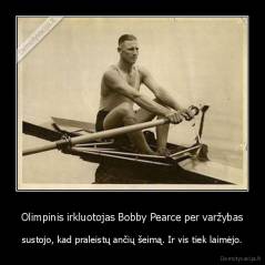 Olimpinis irkluotojas Bobby Pearce per varžybas - sustojo, kad praleistų ančių šeimą. Ir vis tiek laimėjo.